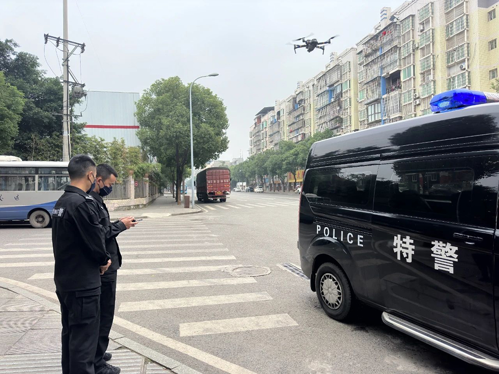  Drones on the move - Chongqing police find out the truth about throwing objects from a height in 15 minutes